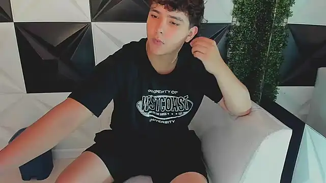 Dani cumboy online show from 10/11/25, 01:42