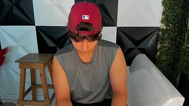 Snapshot of Dani_cumboy chatting on 11/08/25, 01:33 Dani cumboy online show from 11/08/25, 01:33