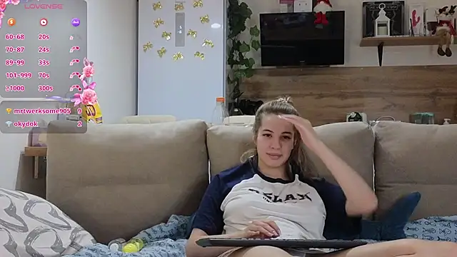 Girl alone home online show from 01/17/25, 06:12