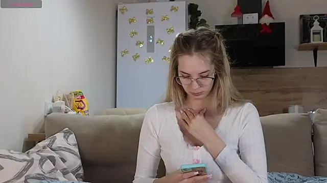 Girl alone home online show from 01/19/25, 03:21