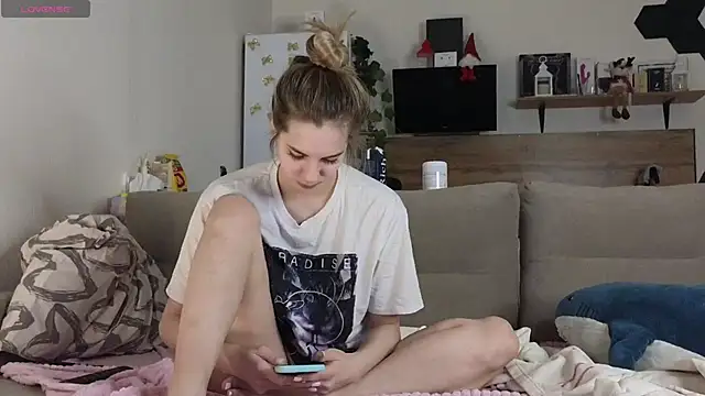 Girl alone home online show from 01/25/25, 02:15