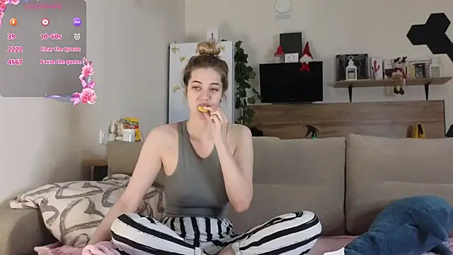 Girl alone home online show from 01/29/25, 03:15