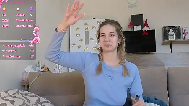 Girl alone home online show from 02/07/25, 06:45
