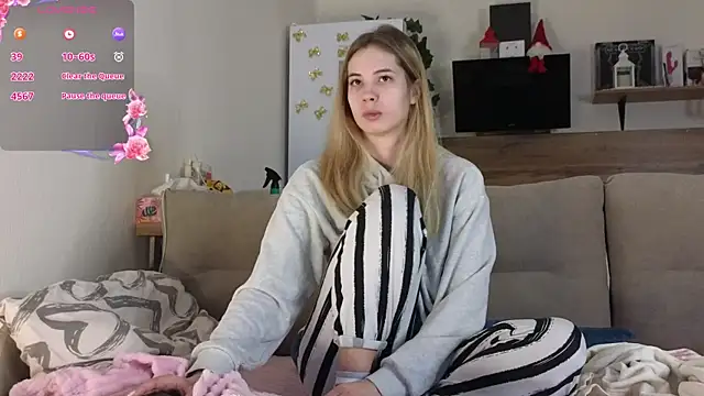 Girl alone home online show from 02/08/25, 01:43