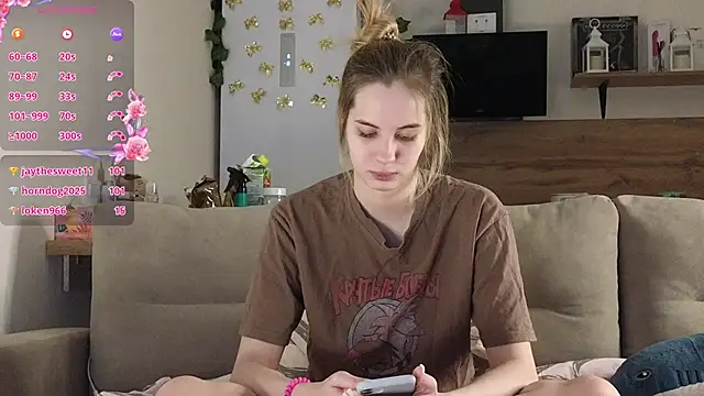 Girl alone home online show from 02/20/25, 06:24