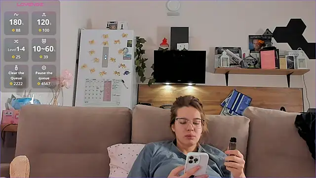 Girl alone home online show from 11/20/25, 03:39