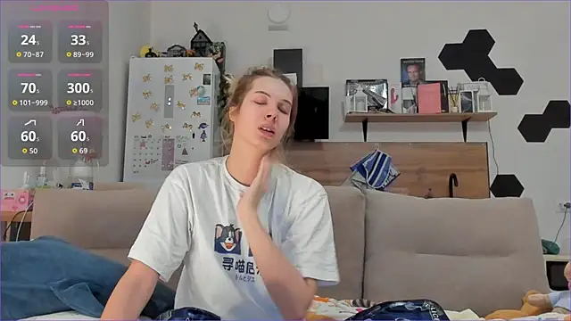 Girl alone home online show from 12/19/25, 03:08