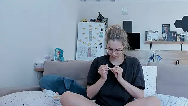 Girl alone home online show from 05/18/26, 02:29