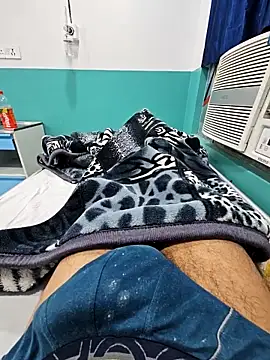 Snapshot of villagb12 chatting on 12/17/25, 05:19 villagb12 online show from 12/17/25, 05:19