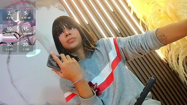 Snapshot of Tiff_Valentine chatting on 03/17/25, 09:45 Tiff Valentine online show from 03/17/25, 09:45