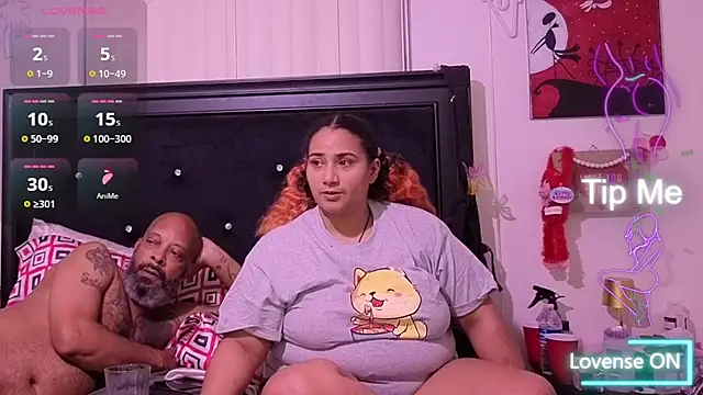 Snapshot of MrAndMrsCrook chatting on 10/05/25, 01:37 MrAndMrsCrook online show from 10/05/25, 01:37