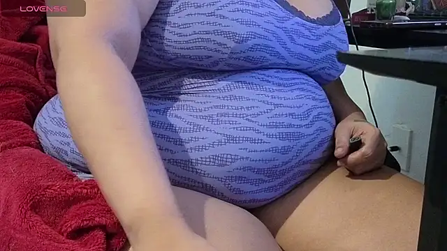 Snapshot of MrAndMrsCrook chatting on 10/08/25, 01:53 MrAndMrsCrook online show from 10/08/25, 01:53