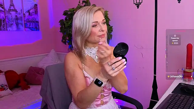 Gloria Lovely online show from 07/21/26, 11:01