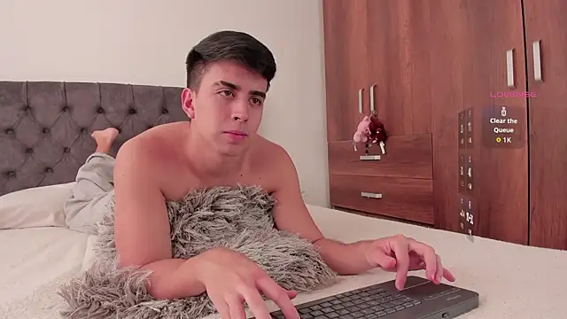 Snapshot of jordanmuskk chatting on 11/18/25, 04:11 jordanmuskk online show from 11/18/25, 04:11