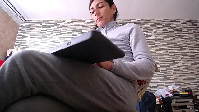 VioletaGomezCo online show from 02/18/26, 01:51