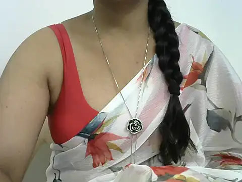 Snapshot of rashmika_reddy chatting on 11/25/25, 05:24 rashmika reddy online show from 11/25/25, 05:24