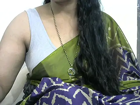 Snapshot of rashmika_reddy chatting on 11/26/25, 05:30 rashmika reddy online show from 11/26/25, 05:30