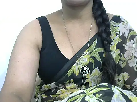 Snapshot of rashmika_reddy chatting on 11/29/25, 05:16 rashmika reddy online show from 11/29/25, 05:16