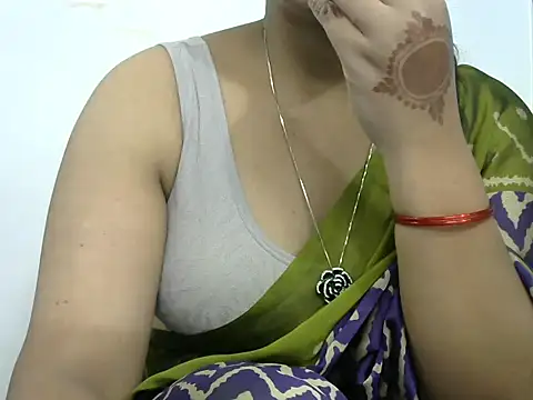 Snapshot of rashmika_reddy chatting on 01/18/26, 05:17 rashmika reddy online show from 01/18/26, 05:17