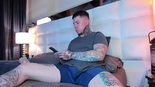 Snapshot of Adam_tatto chatting on 09/22/25, 02:13 Adam tatto online show from 09/22/25, 02:13