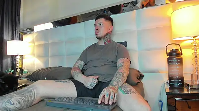 Snapshot of Adam_tatto chatting on 09/22/25, 10:34 Adam tatto online show from 09/22/25, 10:34