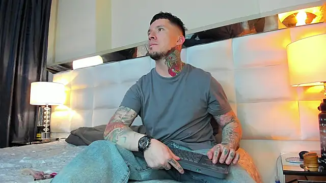 Snapshot of Adam_tatto chatting on 10/05/25, 04:00 Adam tatto online show from 10/05/25, 04:00