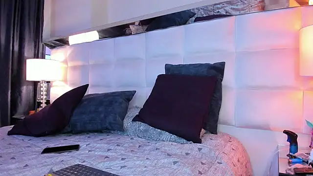 Snapshot of Adam_tatto chatting on 10/13/25, 06:24 Adam tatto online show from 10/13/25, 06:24