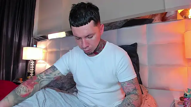 Snapshot of Adam_tatto chatting on 10/15/25, 02:33 Adam tatto online show from 10/15/25, 02:33