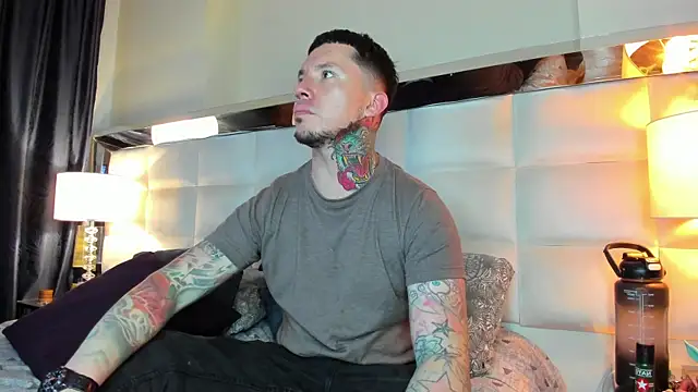 Snapshot of Adam_tatto chatting on 10/16/25, 05:08 Adam tatto online show from 10/16/25, 05:08