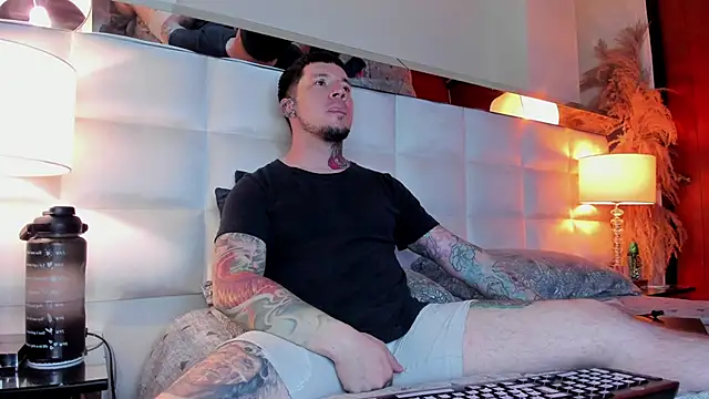 Snapshot of Adam_tatto chatting on 10/29/25, 02:03 Adam tatto online show from 10/29/25, 02:03