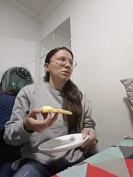 karlamorris  online show from 11/21/25, 12:37