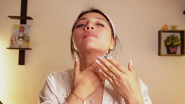 Snapshot of Sophy_SmileSweet chatting on 10/14/25, 11:00 Sophy SmileSweet online show from 10/14/25, 11:00