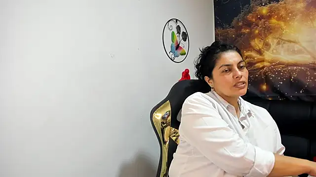 Snapshot of Lust_Mom41 chatting on 12/10/24, 05:11 Lust Mom41 online show from 12/10/24, 05:11