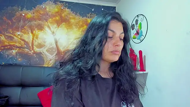 Snapshot of Lust_Mom41 chatting on 12/14/24, 07:03 Lust Mom41 online show from 12/14/24, 07:03