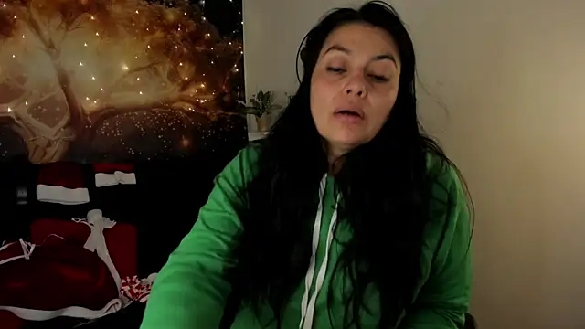 Snapshot of Lust_Mom41 chatting on 12/21/24, 12:27 Lust Mom41 online show from 12/21/24, 12:27