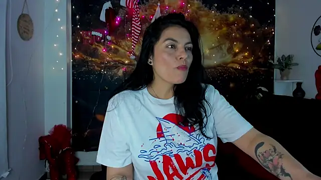 Snapshot of Lust_Mom41 chatting on 12/27/24, 05:31 Lust Mom41 online show from 12/27/24, 05:31