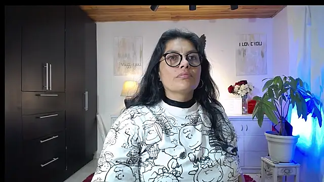 Snapshot of Lust_Mom41 chatting on 09/20/25, 11:39 Lust Mom41 online show from 09/20/25, 11:39