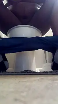 Snapshot of freakniknutty chatting on 12/19/24, 04:45 freakniknutty online show from 12/19/24, 04:45