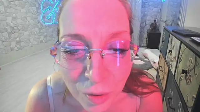 Snapshot of JessicaFamee chatting on 12/18/25, 12:06 JessicaFamee online show from 12/18/25, 12:06