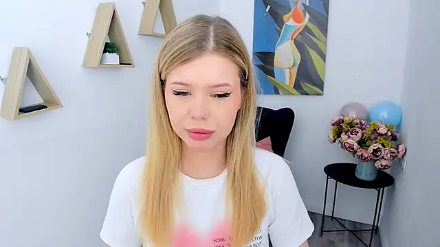 FollowLovee online show from 06/05/26, 03:46