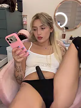 yaprakmericc online show from 10/31/25, 07:48