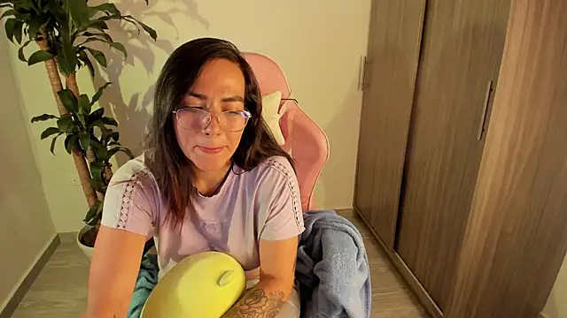 Sofi Martinezz0 online show from 10/15/25, 02:22