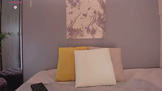 LynnSam  online show from 10/24/25, 11:23