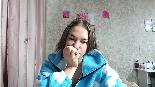 leila bambi  online show from 10/14/25, 08:04