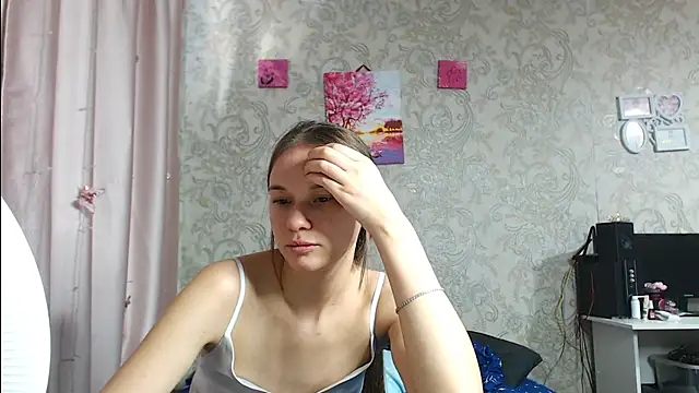 leila bambi  online show from 11/03/25, 07:20