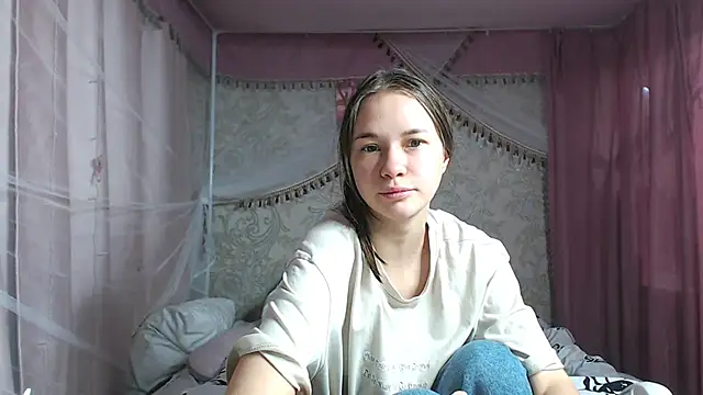 leila bambi  online show from 11/22/25, 12:15