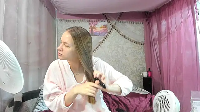 leila bambi  online show from 05/13/26, 03:48