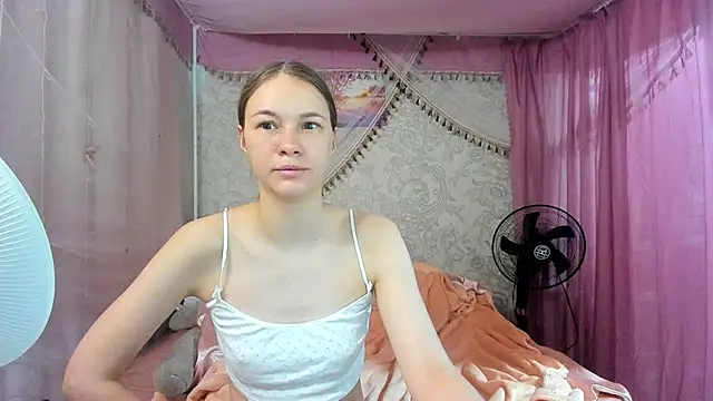 leila bambi  online show from 06/01/26, 01:57