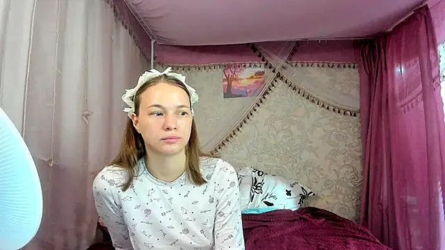 leila bambi  online show from 06/29/26, 05:46