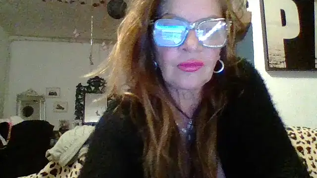 gildamilf online show from 10/31/25, 07:59